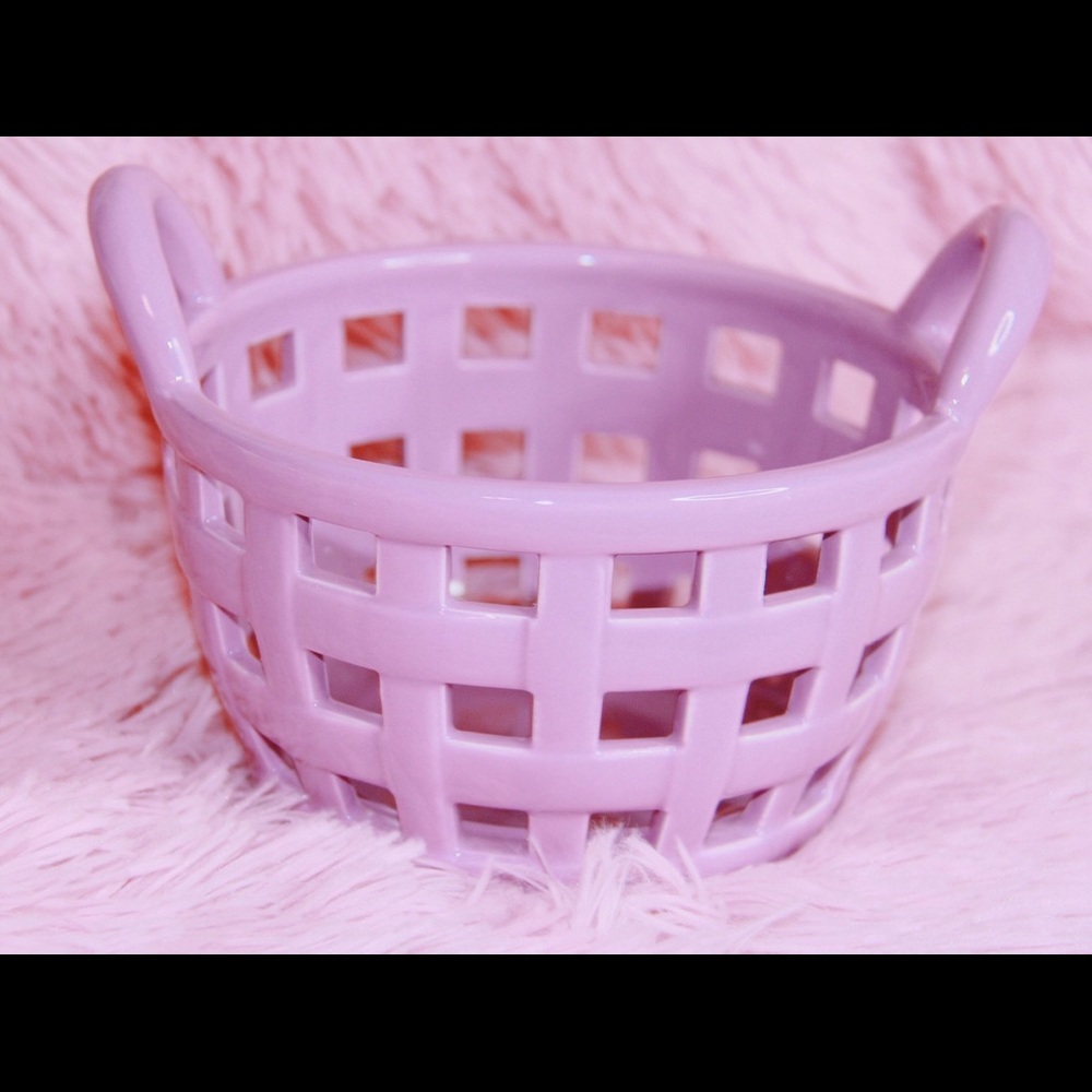 medium size porcelain basket